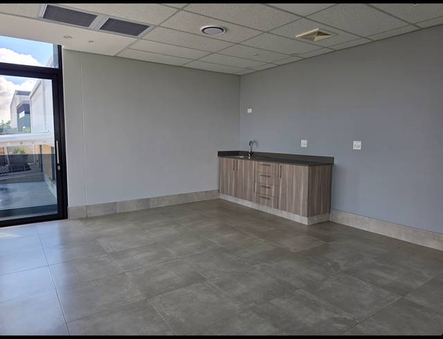 4,630M² WAREHOUSE TO LET IN AIRPORT PARK